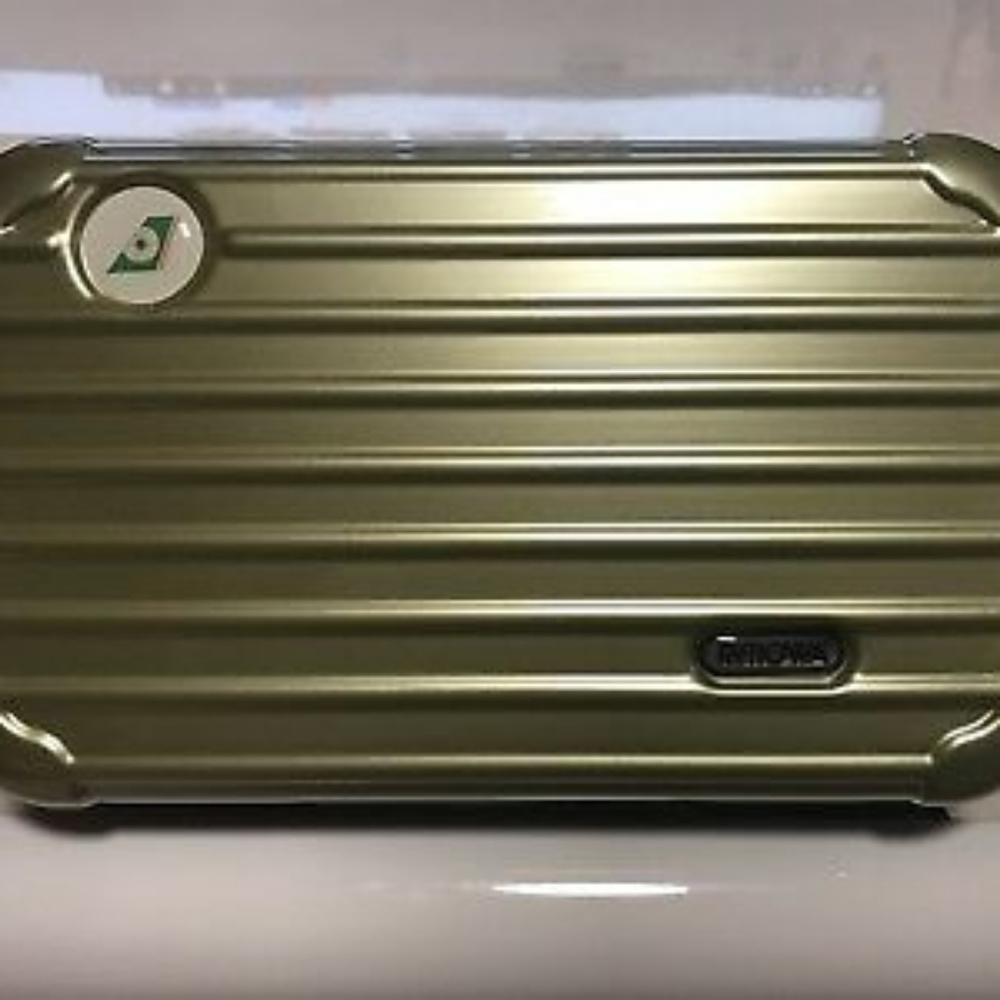 Rimowa for Eva Air Amenity Kit New Light Green